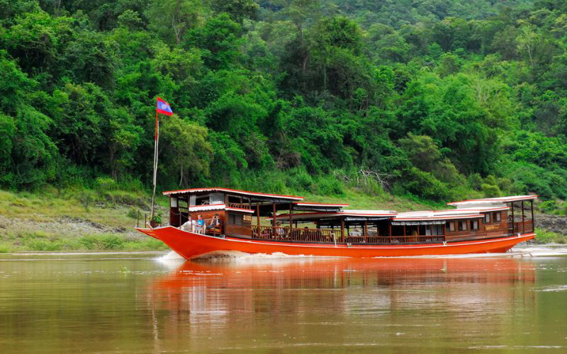 mekong river in laos 